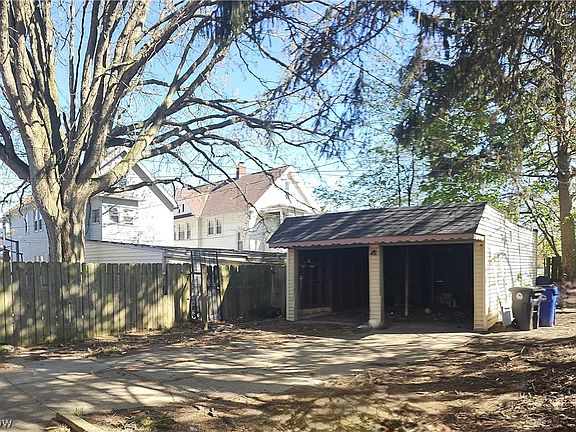 4th image of 11213 Linnet Ave