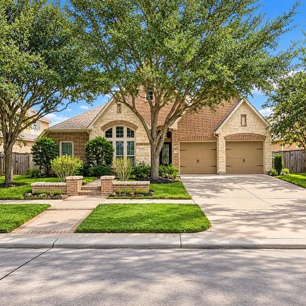 4 bed, 3.0 bath, 2940 sqft, $3,500 — Photo 1