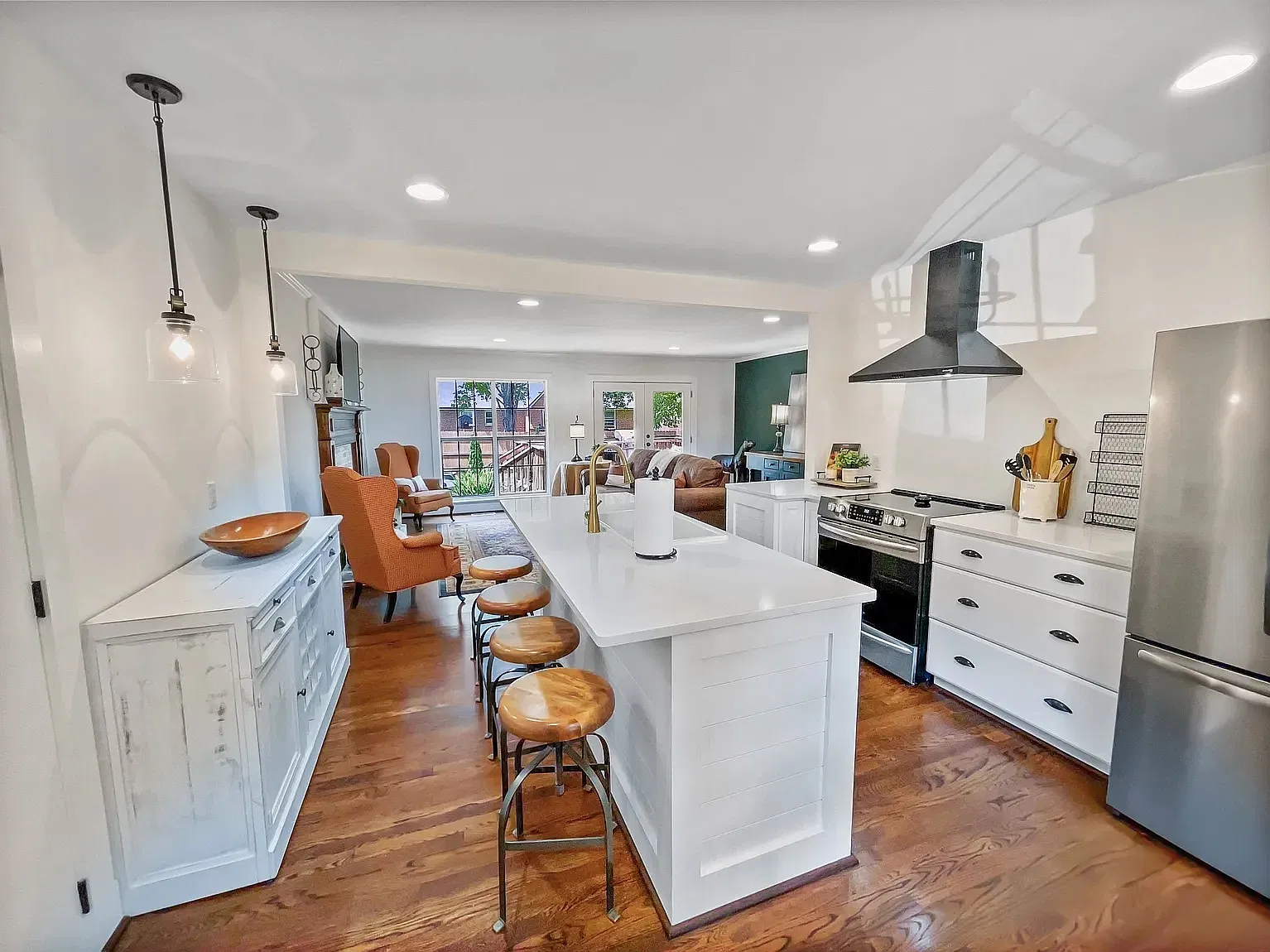 3 bed, 1304 sqft, $2,900 — Photo 2