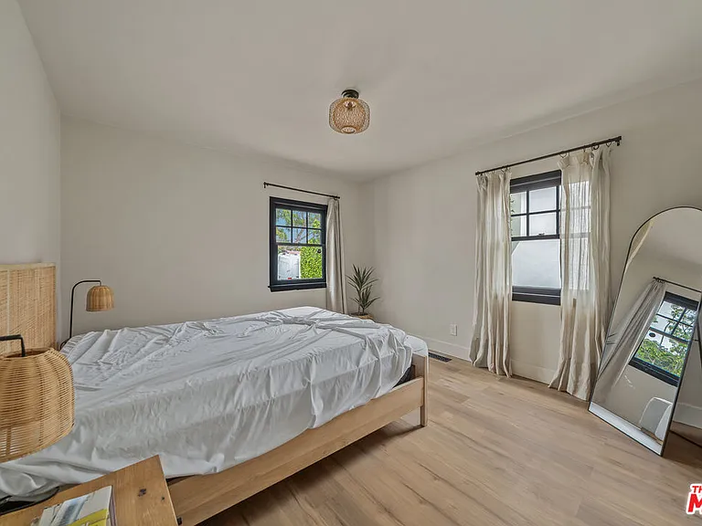 8822 Rosewood Ave — Photo 18