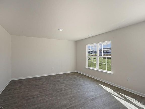 5th image of 160 Neal Farm Dr