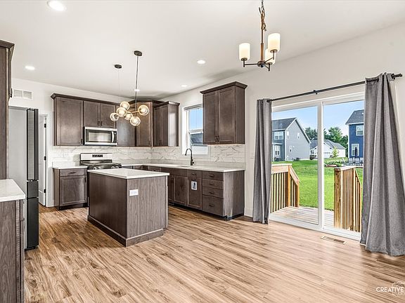 4th image of 3553 Doral Dr
