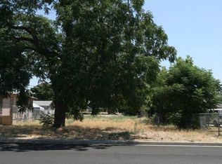 923 Woodworth Ave, Clovis, CA 93612