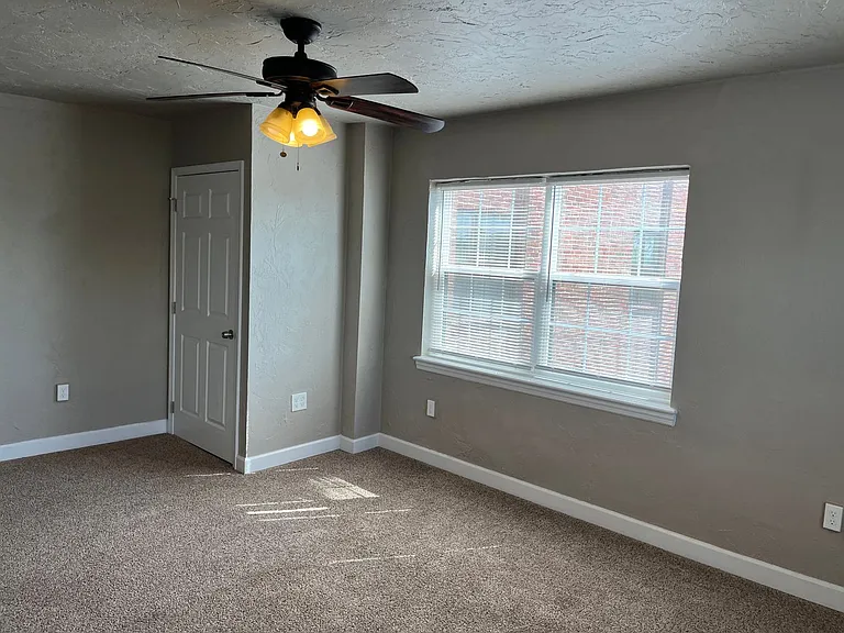 Elm Terrace Apartments — Photo 32