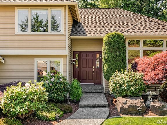 Desired tri-level floor plan nestled on a cul-de-sac