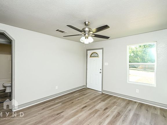 5th image of 305 E 3rd St