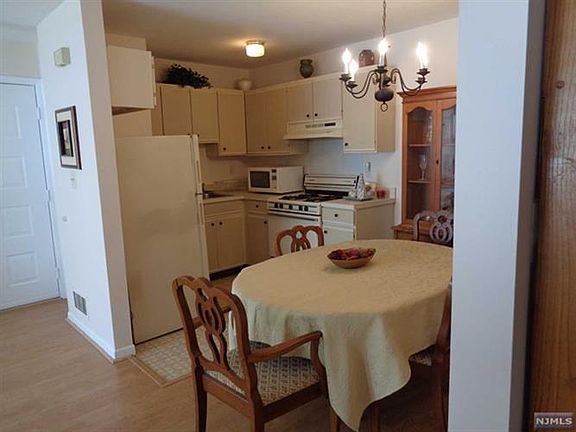 5th image of 203 Cypress Ct
