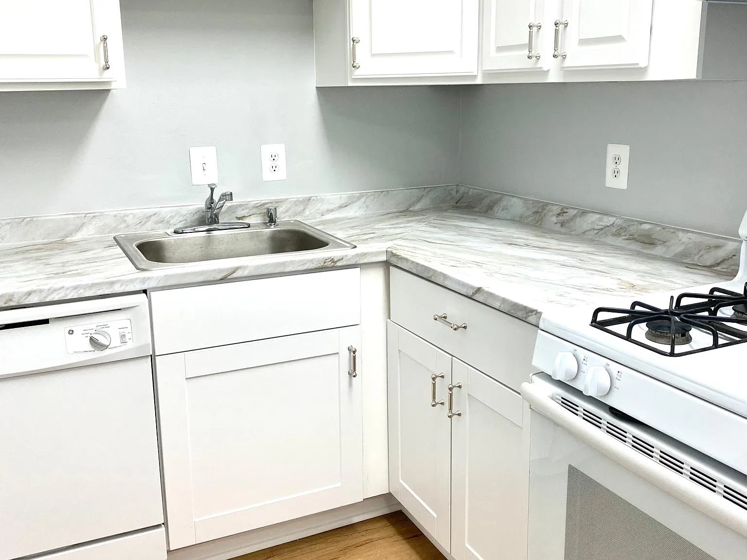 7400 Lakeview Dr — Photo 3