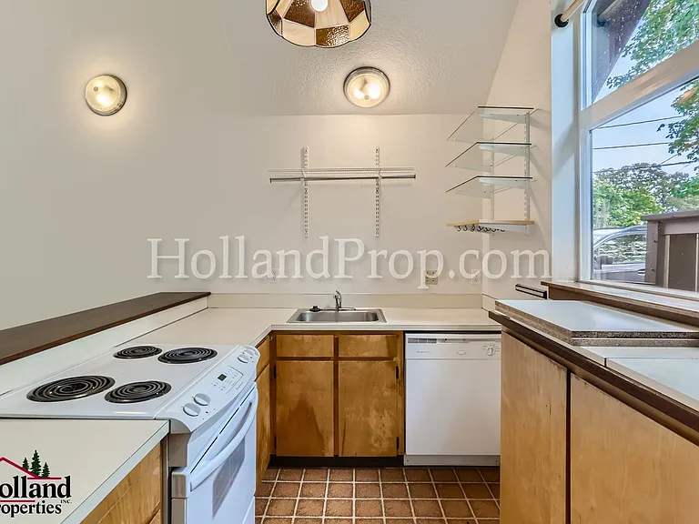 1719 Main St #1 — Photo 8