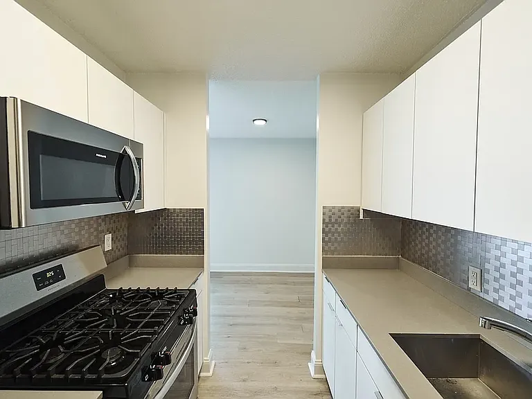 1954 1st Ave #8P — Photo 2