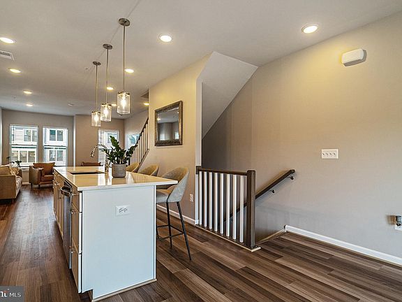 5th image of 221 Narrowleaf Way