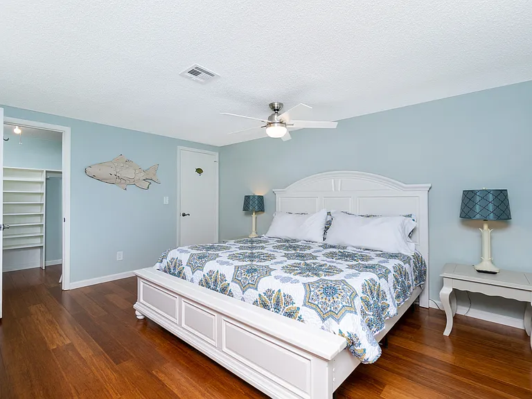 Primary bedroom (king) with large walk in closet