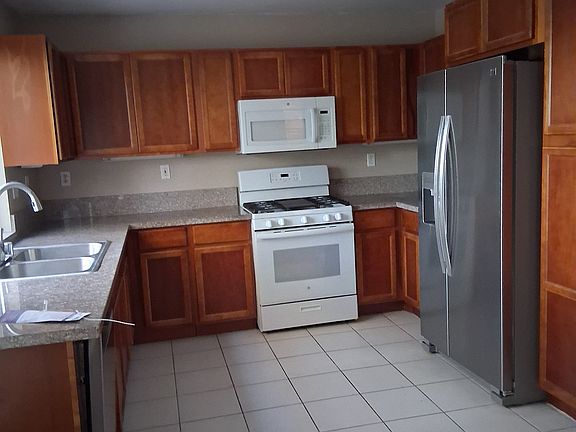 Spacious Kitchen with granite countertop and lots of cabinetry.