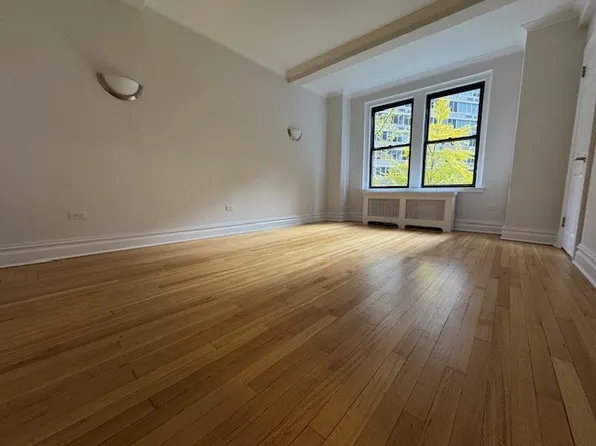 405 East 54th Street image 7 of 16