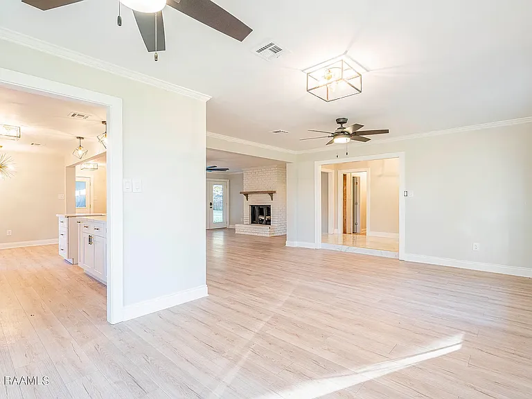 101 Van Dyke Ct — Photo 14