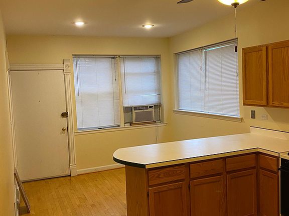 5th image of 3249 N Oakley Ave #2