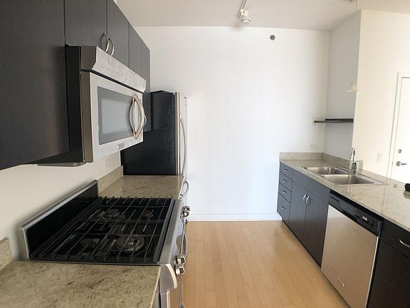 5th image of 8 E Randolph St Unit 2303