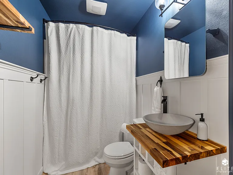 Master suite bathroom