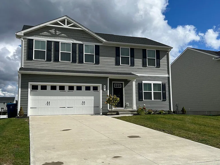 431 Regina Dr — Photo 1