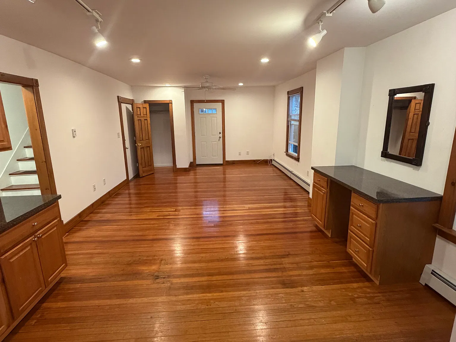 1188 Whitney Avenue - 2R — Photo 2