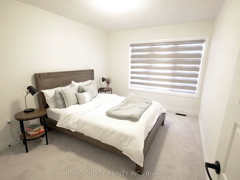 32 Ferragine Cres — Photo 26