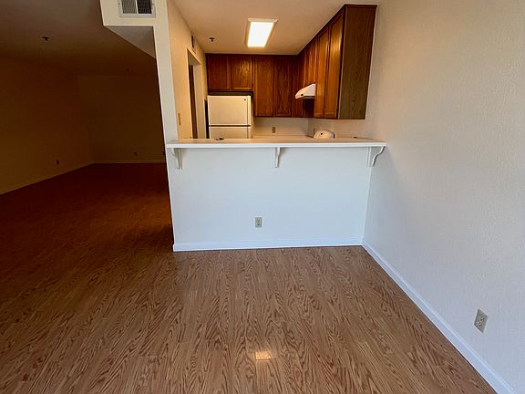 4th image of 541 Monterey Rd #1