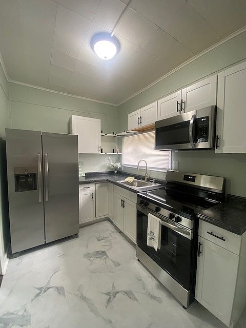 1st image of 598 Gilbert St