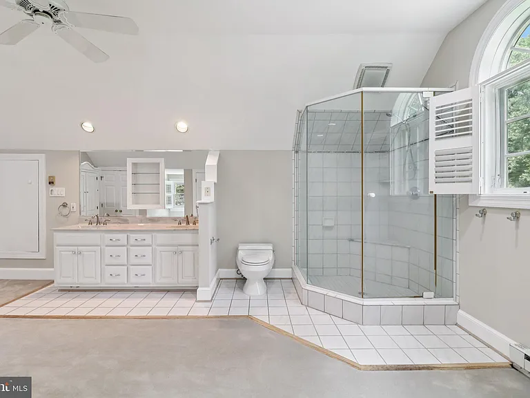 7518 Old Dominion Dr — Photo 35
