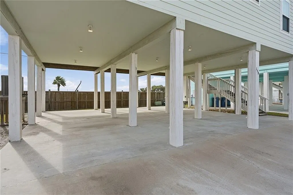 3 bed, 2.0 bath, 1120 sqft, $2,200 — Photo 3