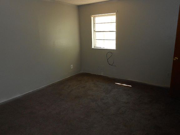 3rd image of 1214 Northcliff Ave