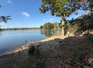 6168 Hillsboro Rd, Davisburg, MI 48350