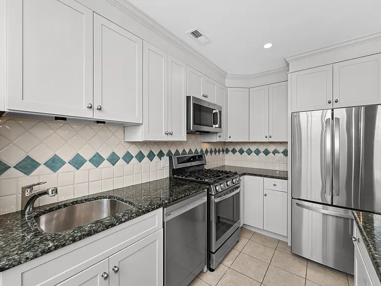76 Washington St #2 — Photo 4