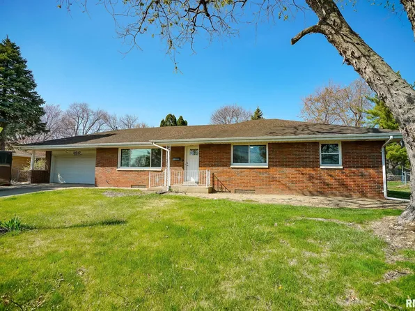 2017 W Westbrook Dr, Peoria, IL 61614