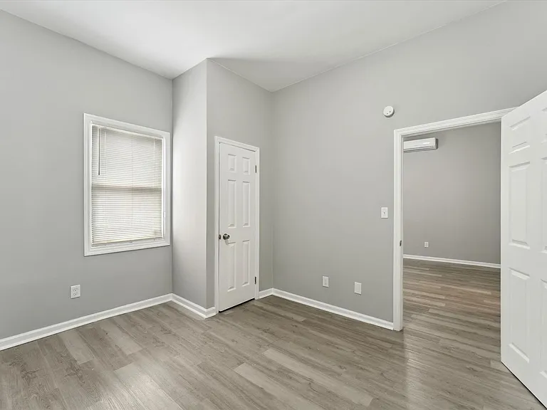 810 - 816 West 38th Street — Photo 7