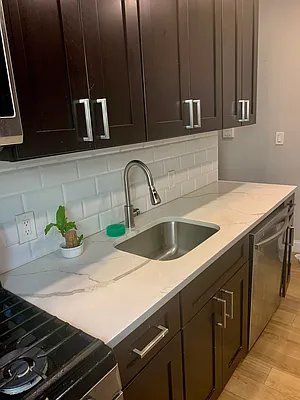 Rented by Halvatzis Realty | media 16