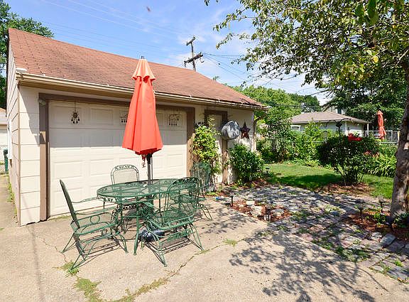 2nd image of 1109 S Highland Ave
