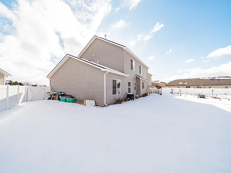 835 S 2380 W — Photo 48