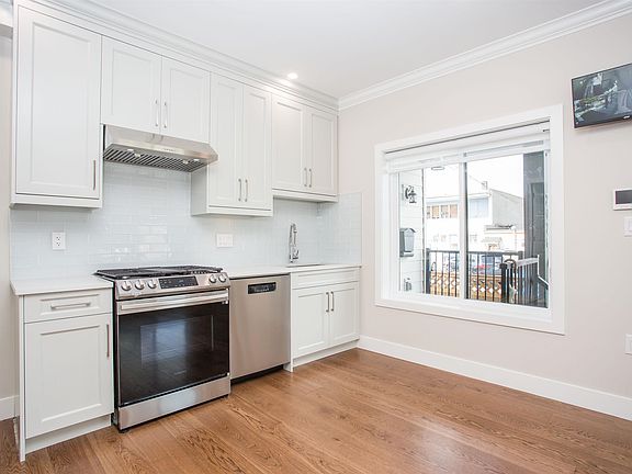 3rd image of 2028 E 42nd Ave