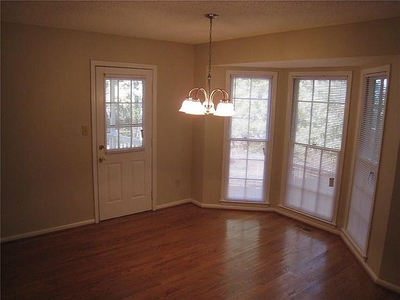 4th image of 53 Sharon Pl