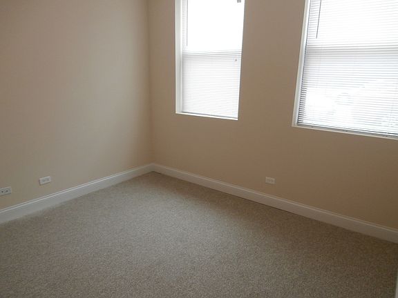2nd image of 5400 N Winthrop Ave APT 2