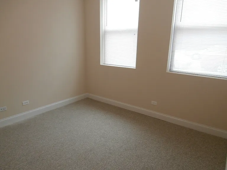 5400 N Winthrop Ave #2 — Photo 2