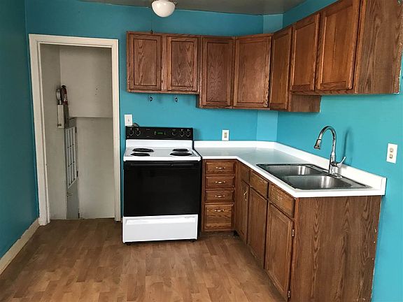3rd image of 717 S Vine St