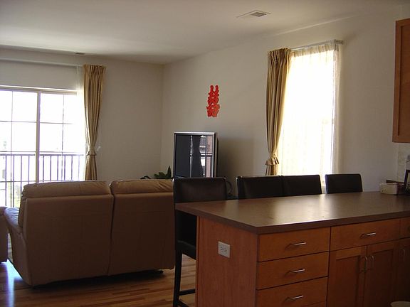 2nd image of 1125 W Washburne Ave Unit 301