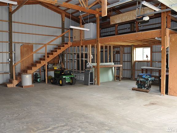 2nd image of 207 Crane Pl