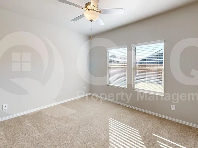 505 Blanton St — Photo 10