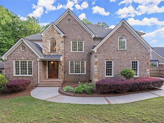 3rd image of 980 Pine Grove Rd