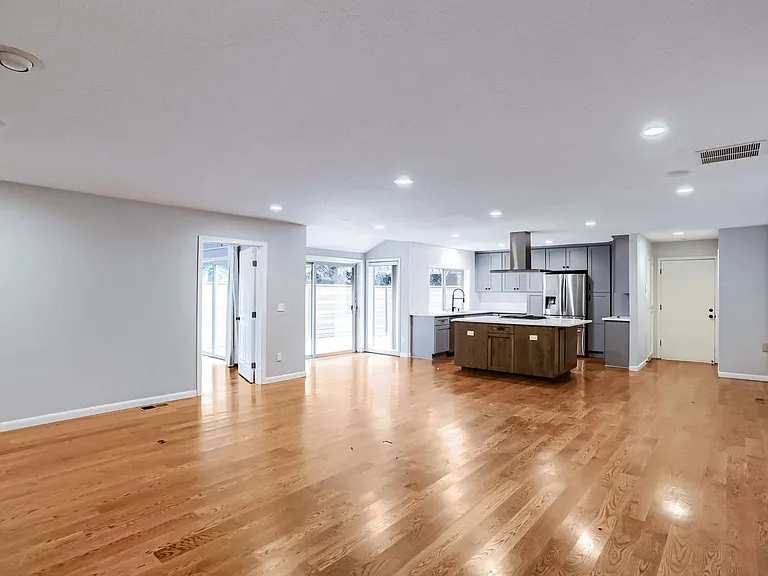 15050 SW 141st Ave — Photo 7