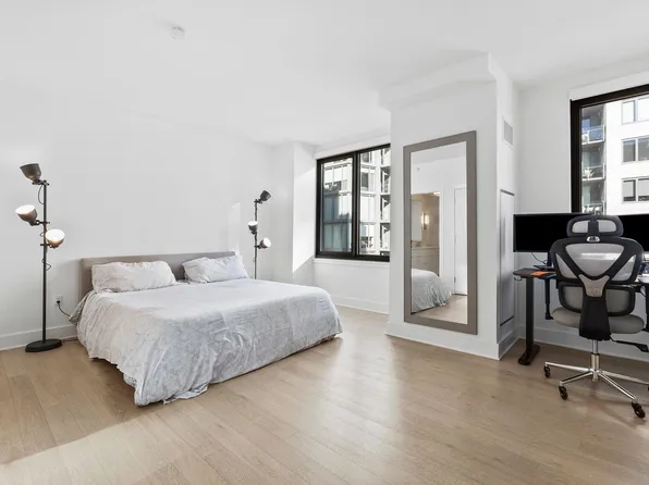 9 Avenue At Port Imperial image 19 of 27