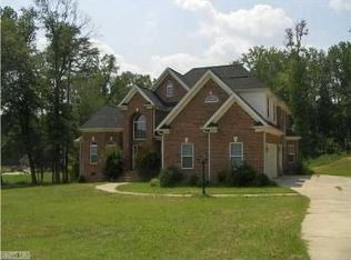 1602 Bantry Ct, Browns Summit, NC 27214