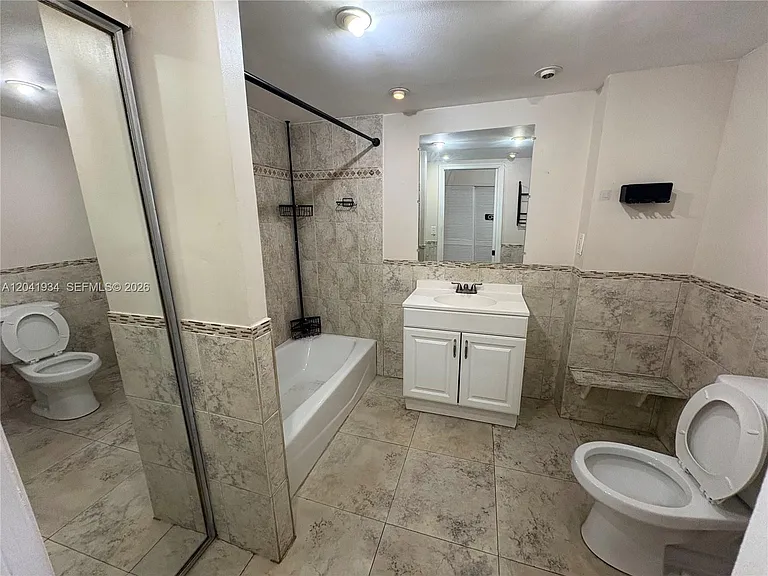 1075 NE Miami Gardens Dr #211 — Photo 12